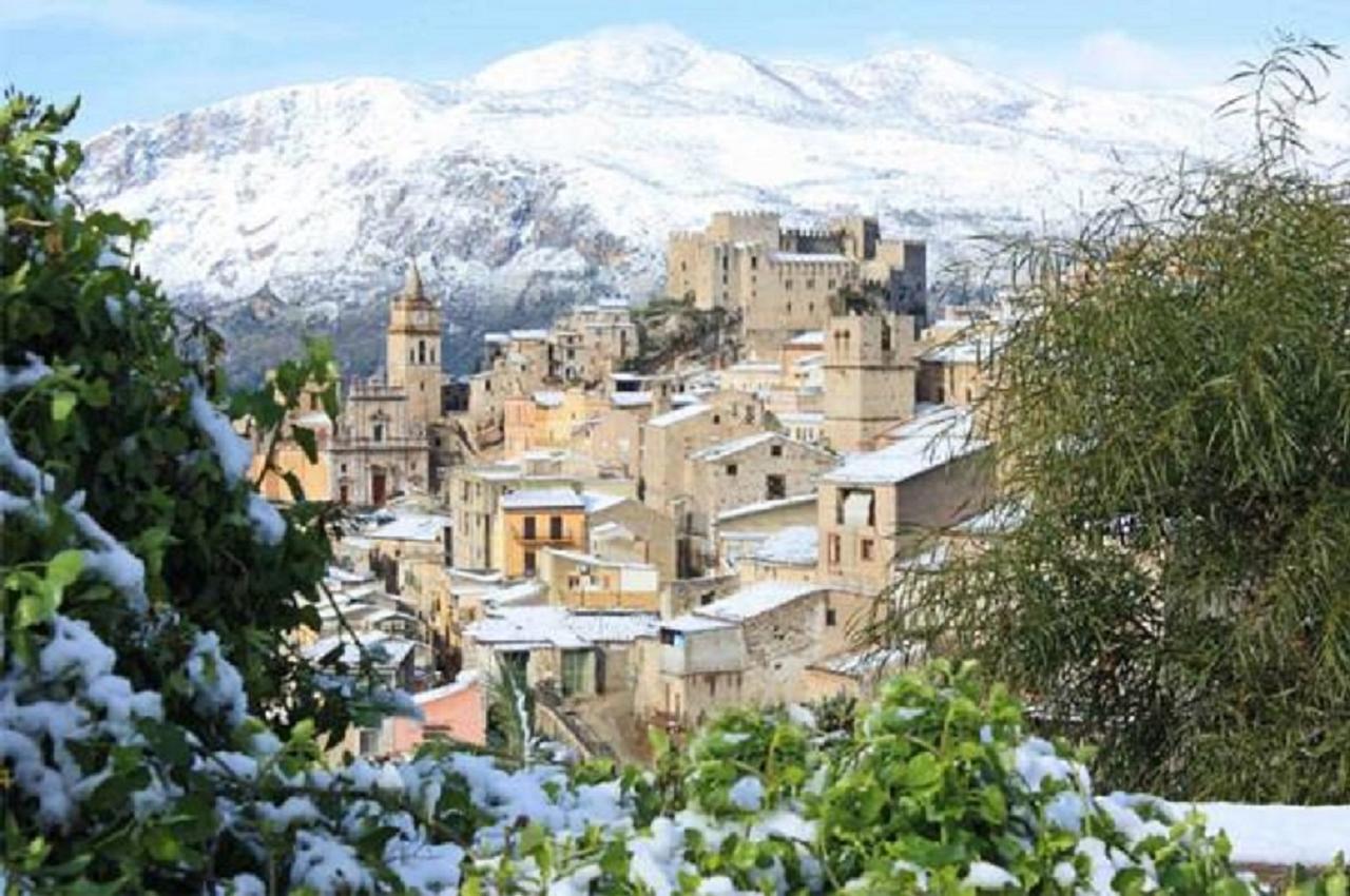 Villetta In Centro Storico Caccamo Exterior photo