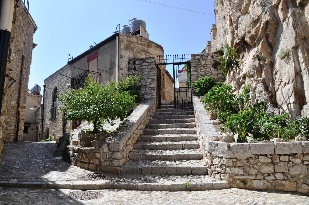 Villetta In Centro Storico Caccamo Exterior photo